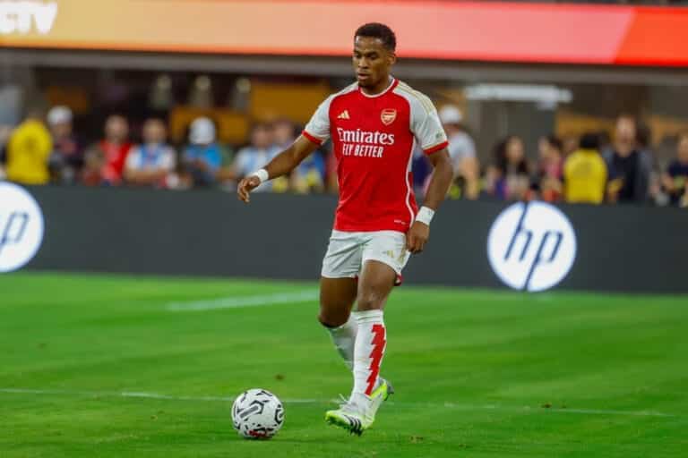 Arsenal title-winner hails Saliba and Gabriel after Manchester United shut-out