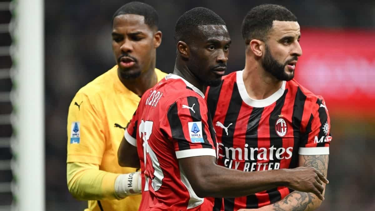 Kyle Walker and Fikayo Tomori of AC Milan