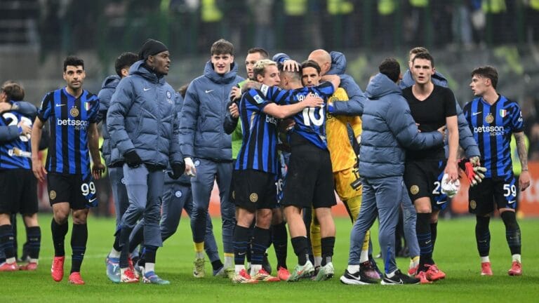Inter Milan 2-1 Fiorentina: Italian champions move within one point of leaders Napoli