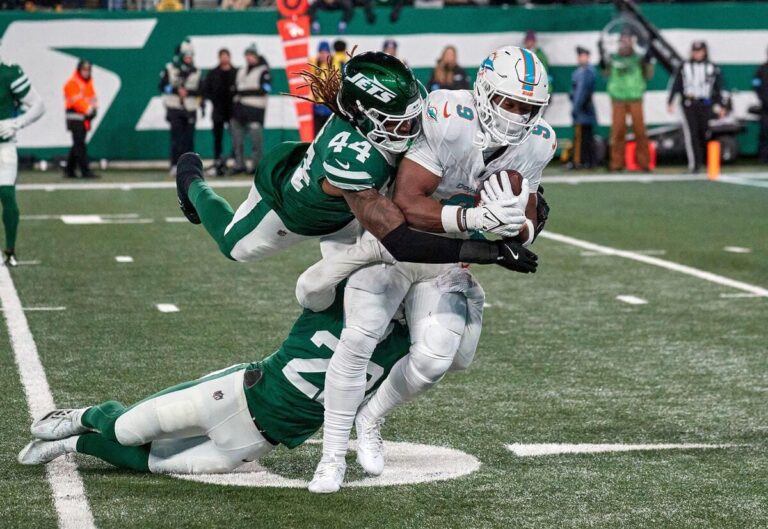 NFL: Steelers Not Expected To Pursue Dolphins Pro Bowl Tight End Jonnu Smith