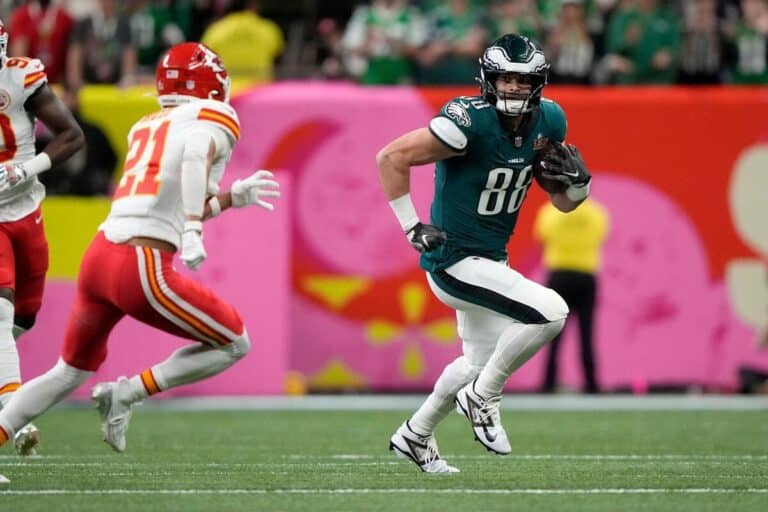 Eagles agree to reworked contract with tight end Dallas Goedert