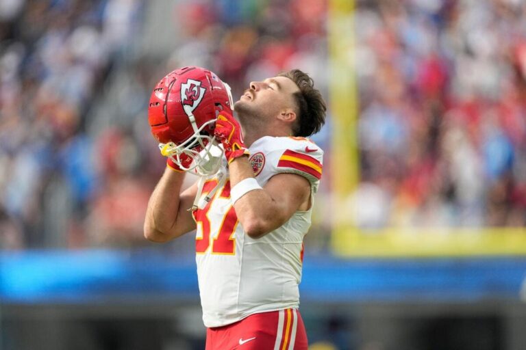 Kansas City Chiefs: Travis Kelce steps up, earns praise from Patrick Mahomes