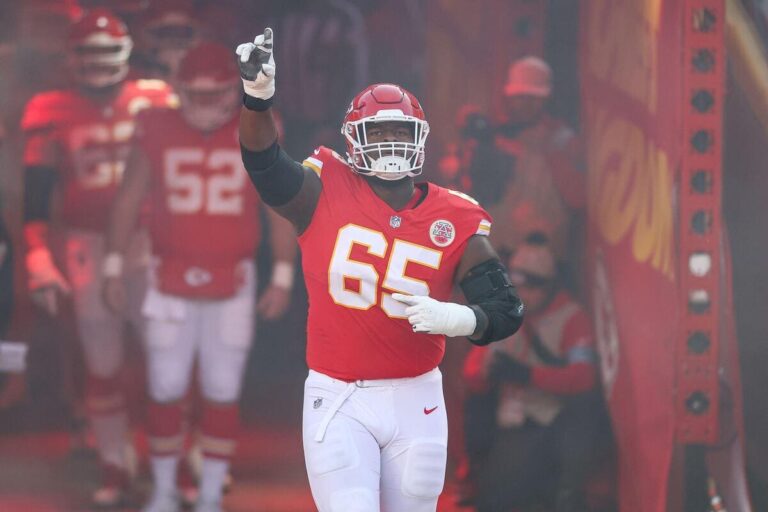 NFL: Chiefs Sign Guard Trey Smith To $94 Million Extension