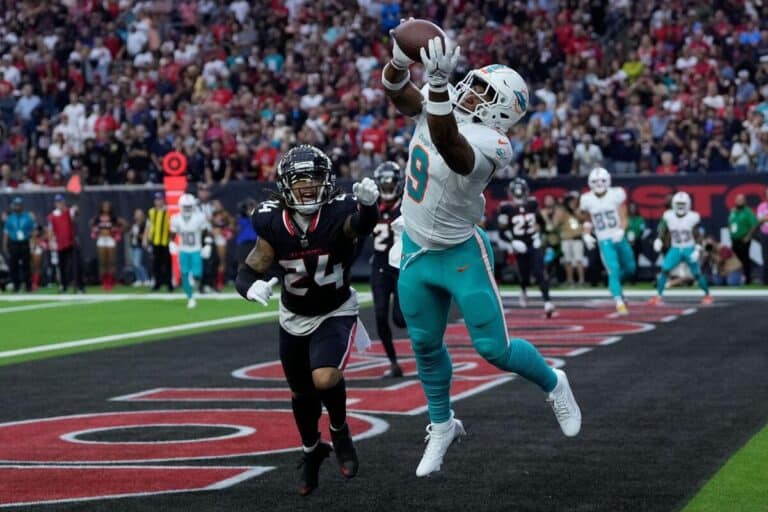NFL: Steelers Showing Interest In Trading For Dolphins Pro Bowl Tight End Jonnu Smith