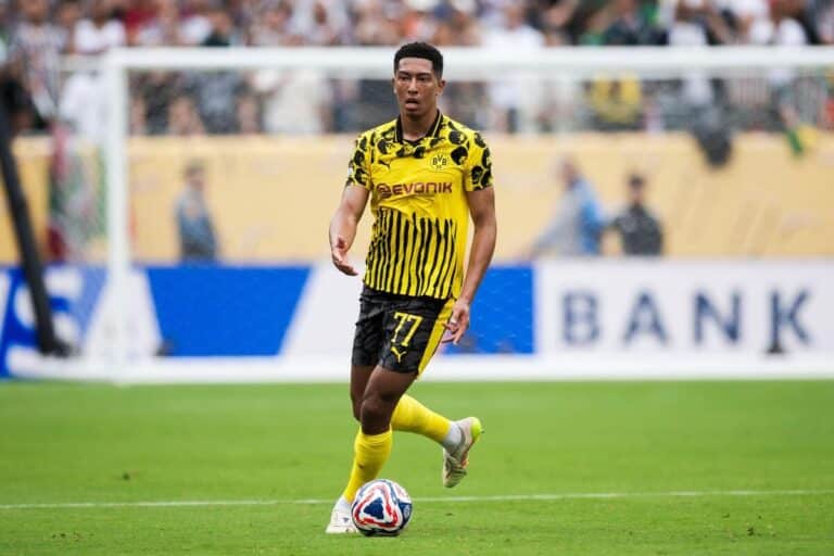 Borussia Dortmund win but Jobe booking rules out clash with brother Jude