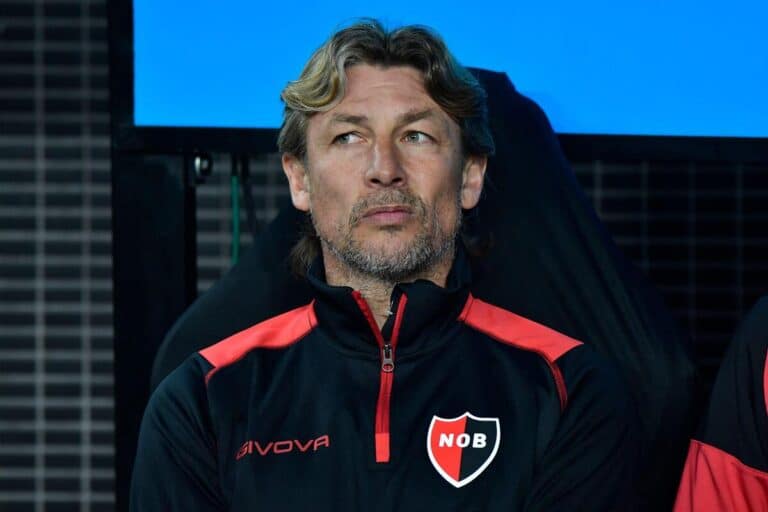 Arsenal add former Man Utd defender Heinze to staff