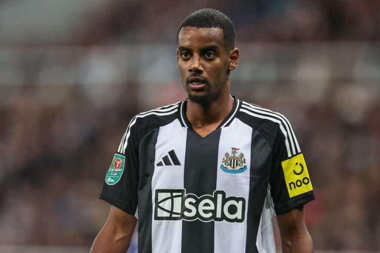 ‘Irreplaceable’ Alexander Isak ‘loves’ Newcastle, claims Howe – and boss is ‘desperate’ to keep striker