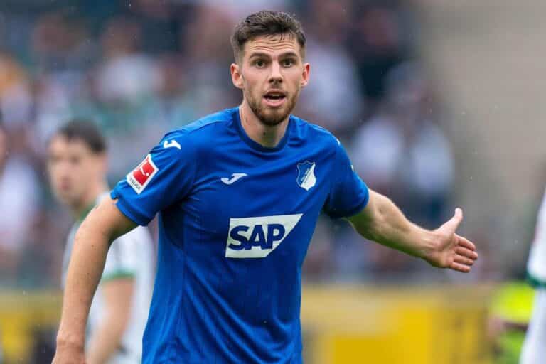 Leeds complete £17m Stach signing